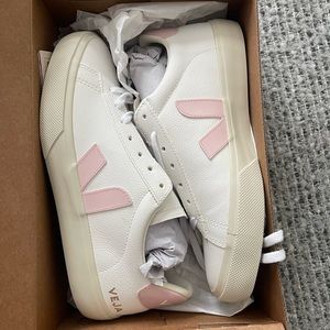 Veja women’s shoes size 40